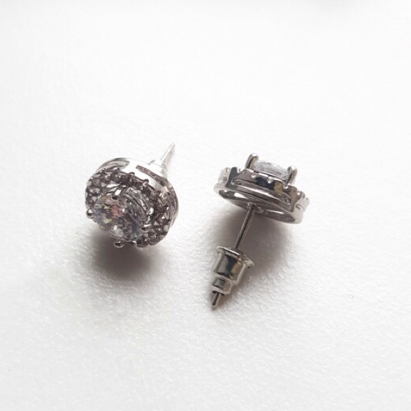 18k silver stud earrings - Picture 7 of 7